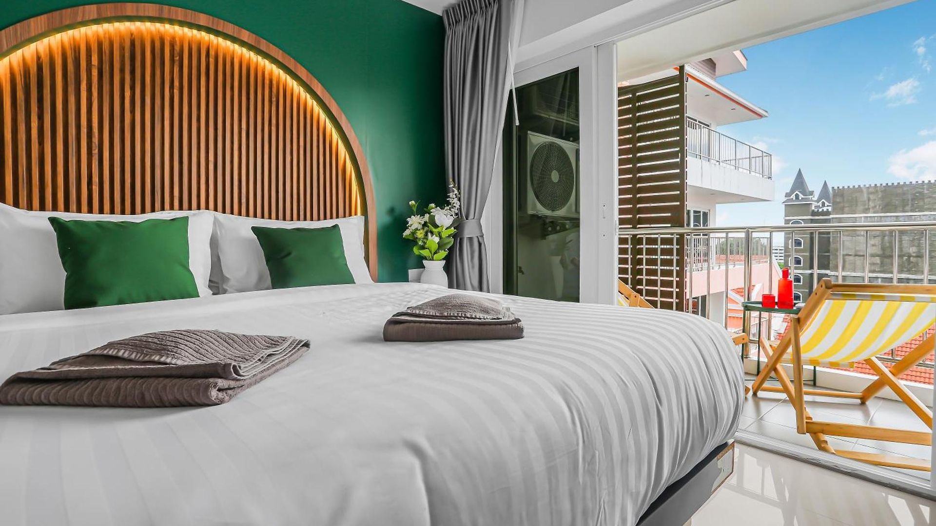 อพาร์ทเม้น Luxurious Penthouse
