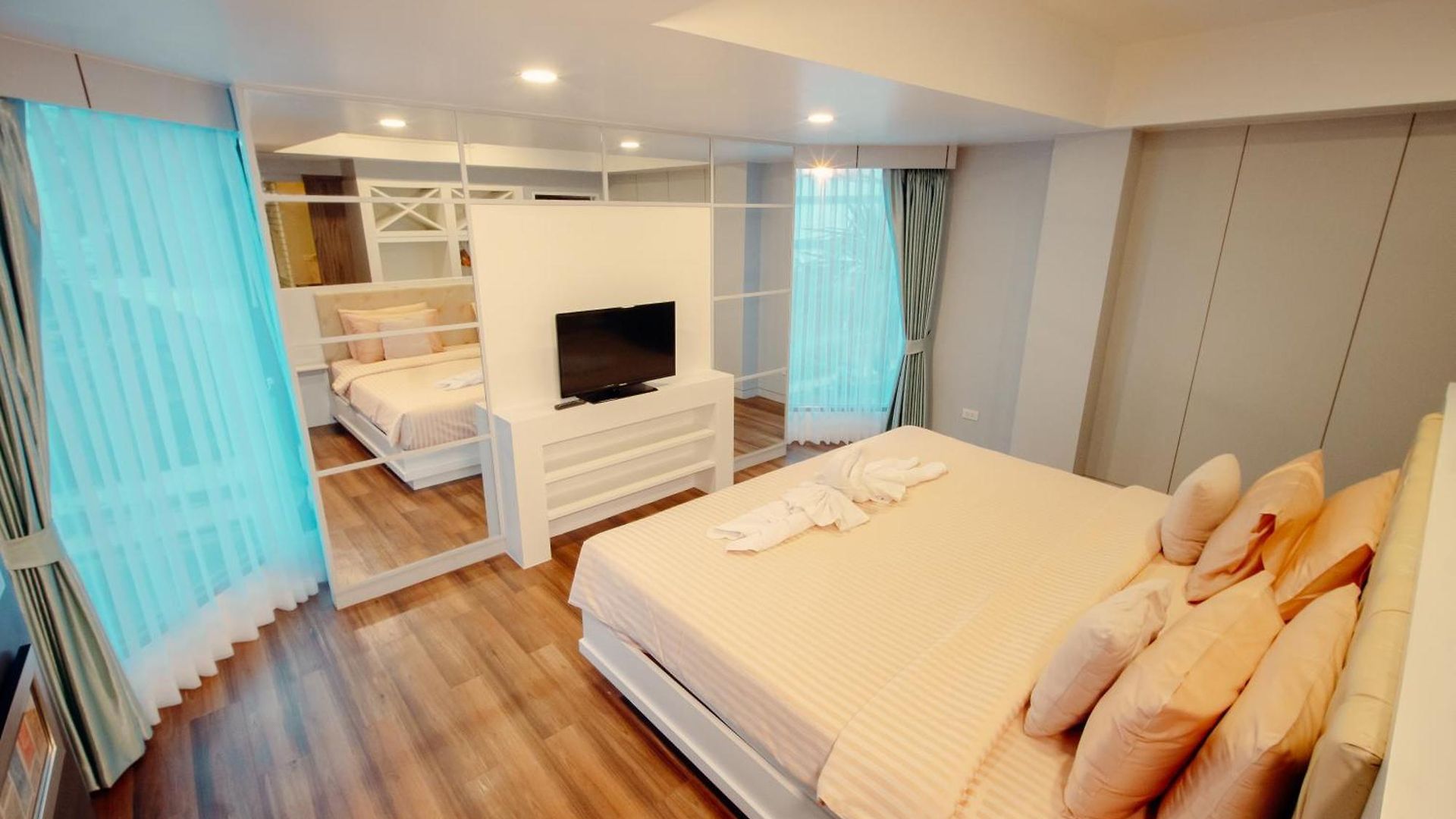 Nova Sea View โรงแรม Pattaya