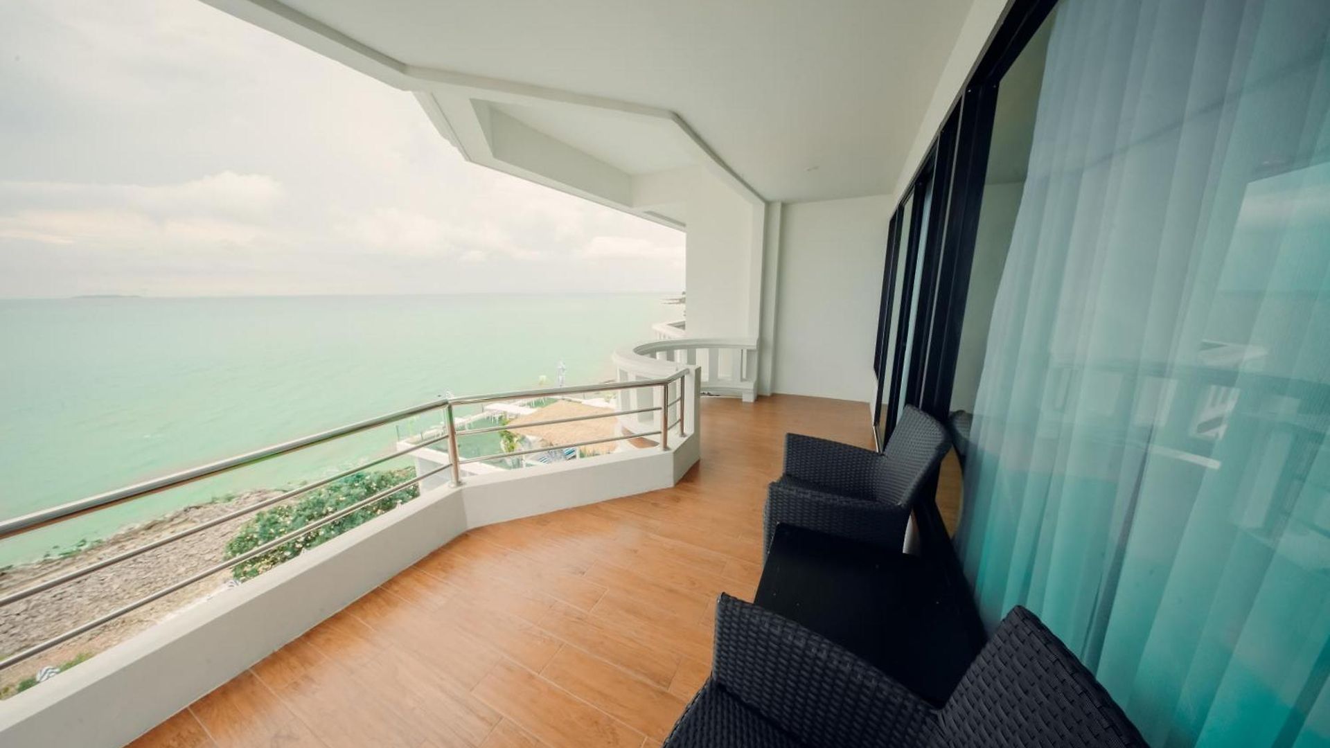 โรงแรม Nova Sea View 4*