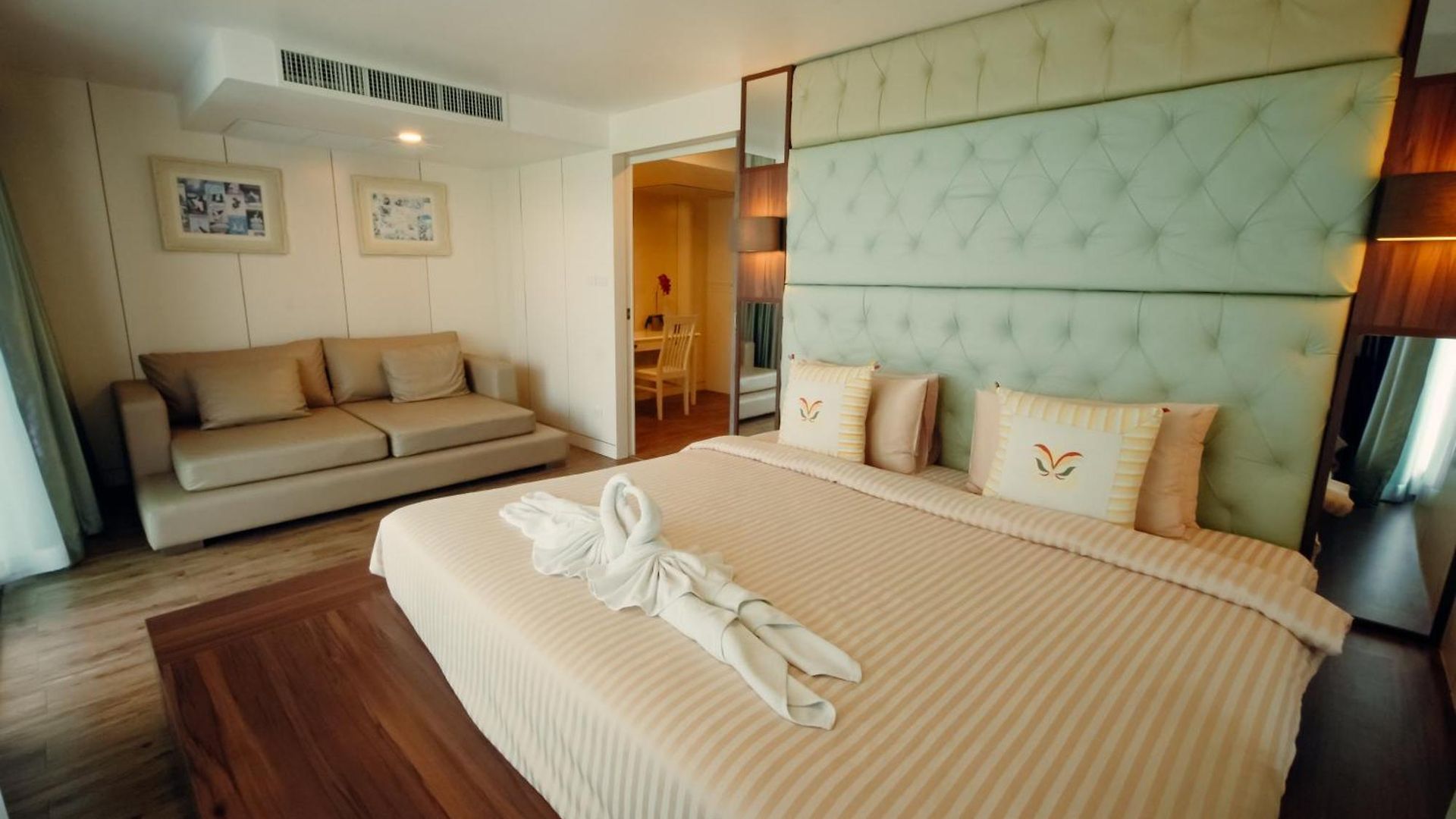 Nova Sea View โรงแรม Pattaya