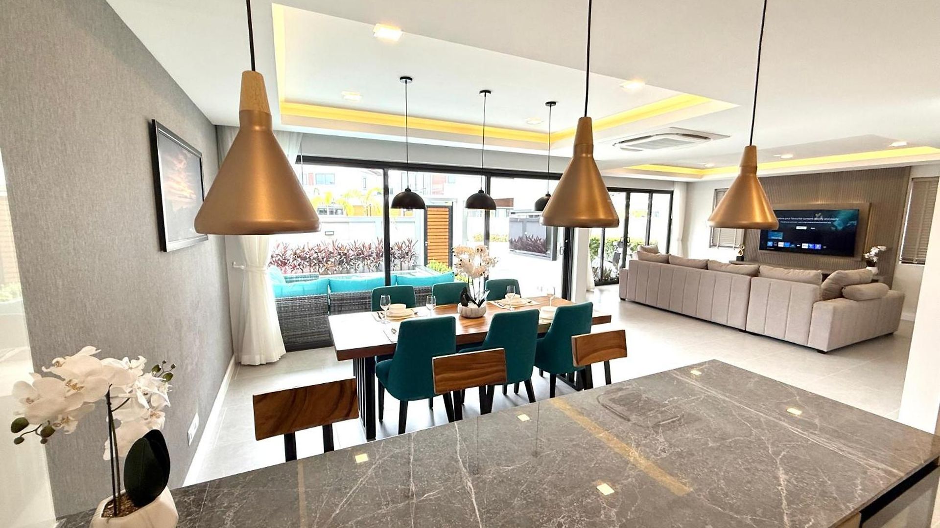 Zensiri Stylish Brand New Pool วิลล่า Pattaya
