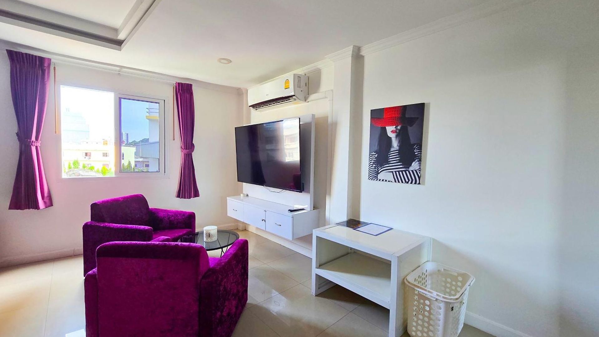 Titanic Residence-7 Minute Walk To The โรงแรม Pattaya