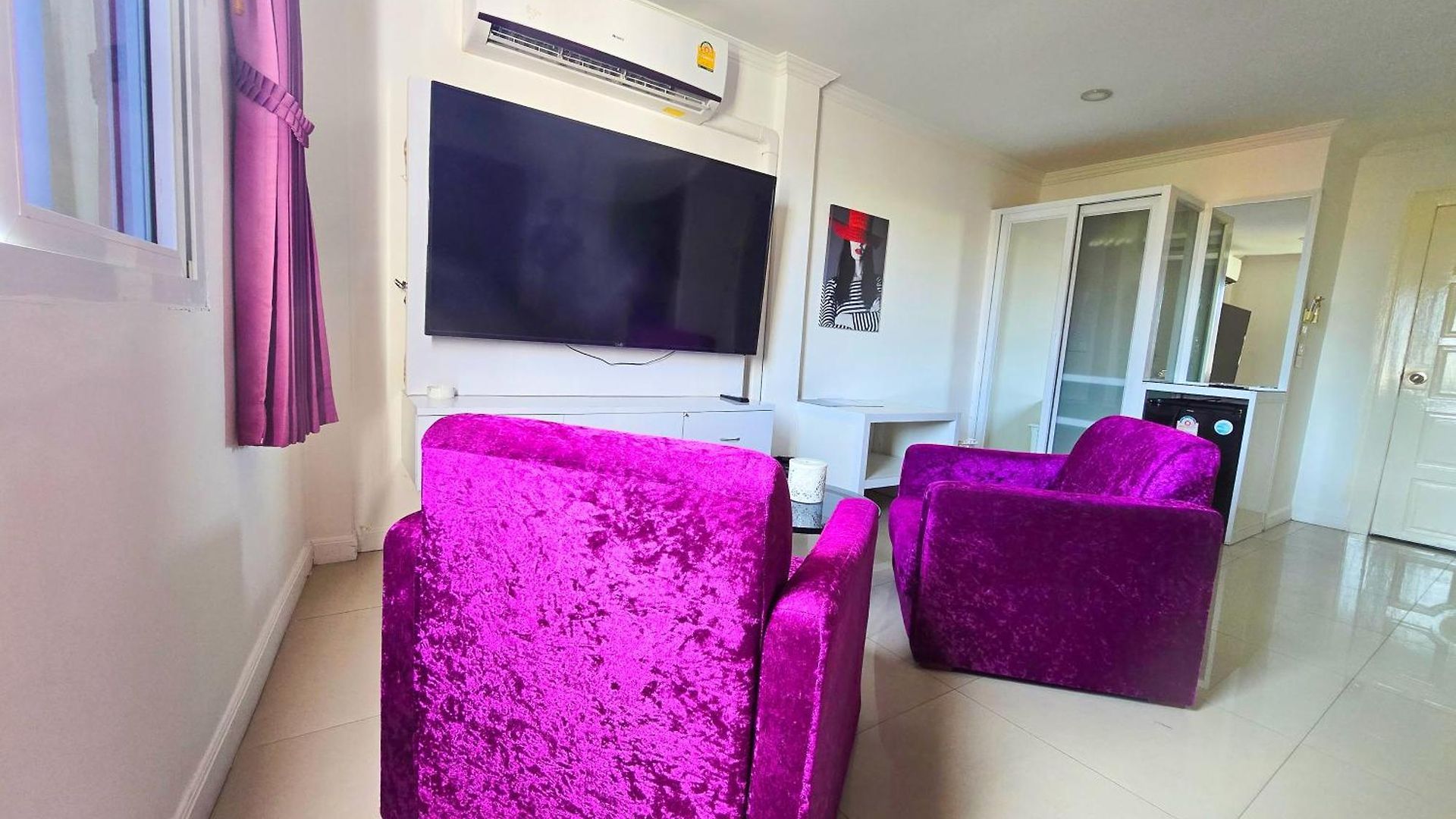 Titanic Residence-7 Minute Walk To The โรงแรม Pattaya