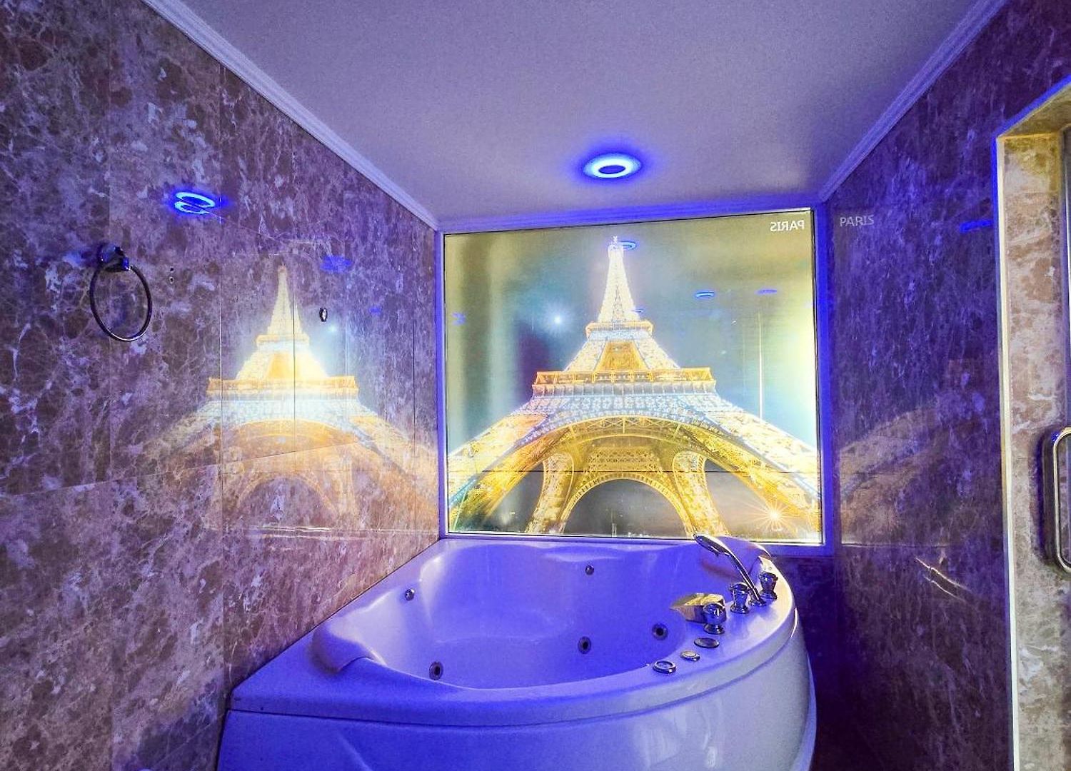 Titanic Residence-7 Minute Walk To The โรงแรม Pattaya