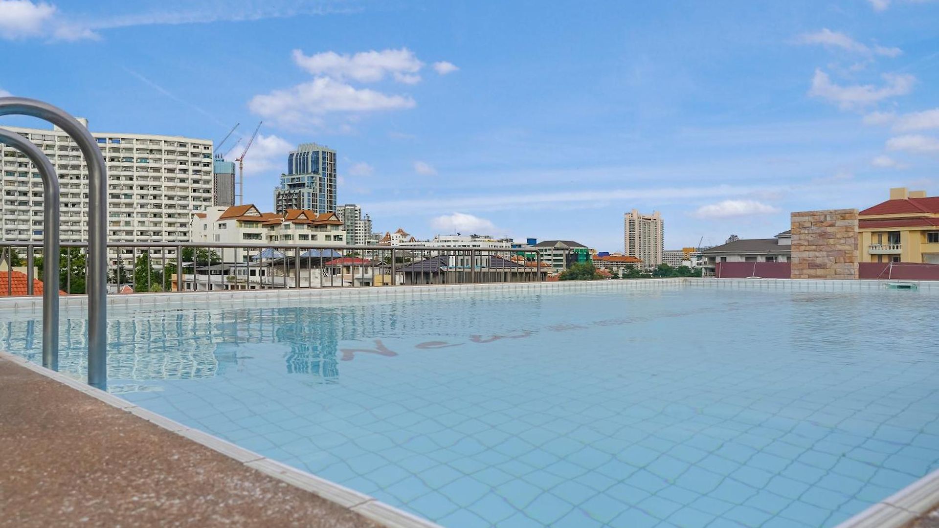อพาร์ทเม้น Luxurious Penthouse *