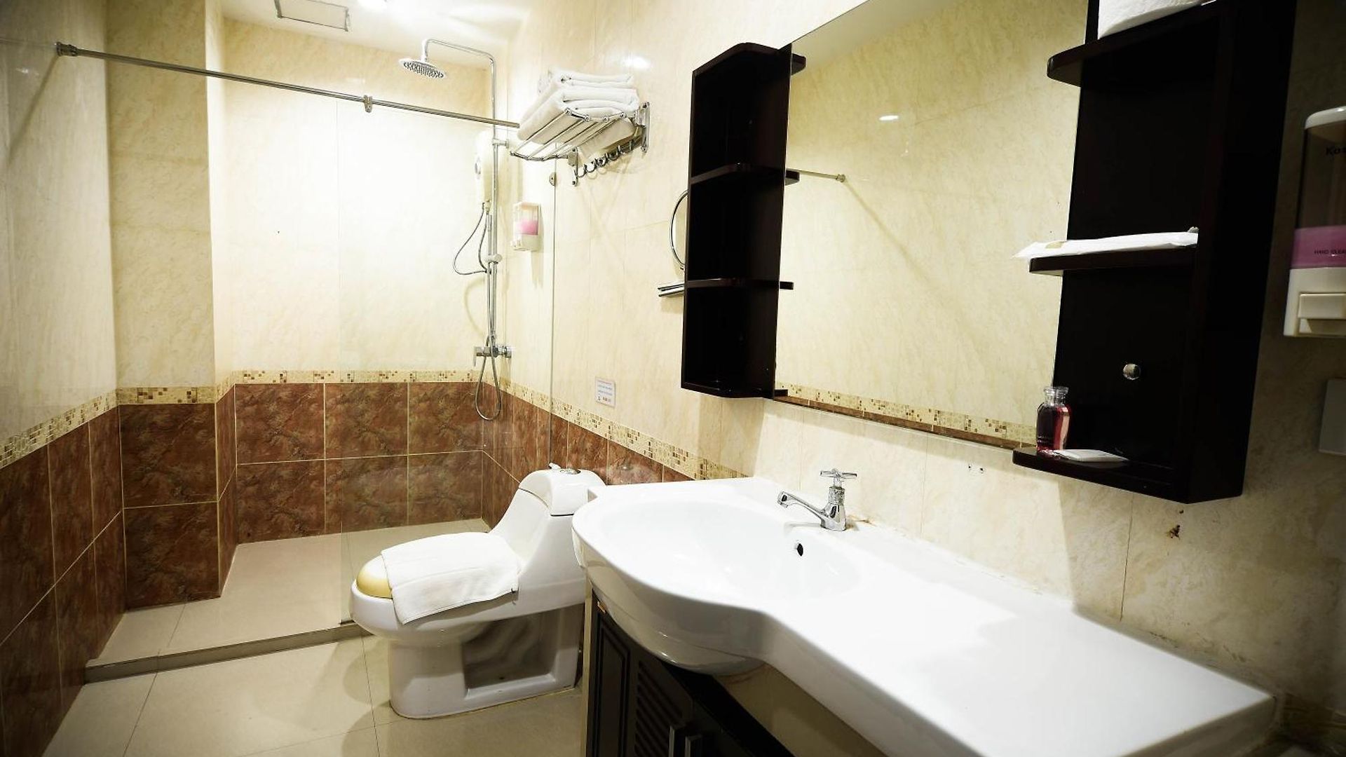 Golden Star โรงแรม 3*