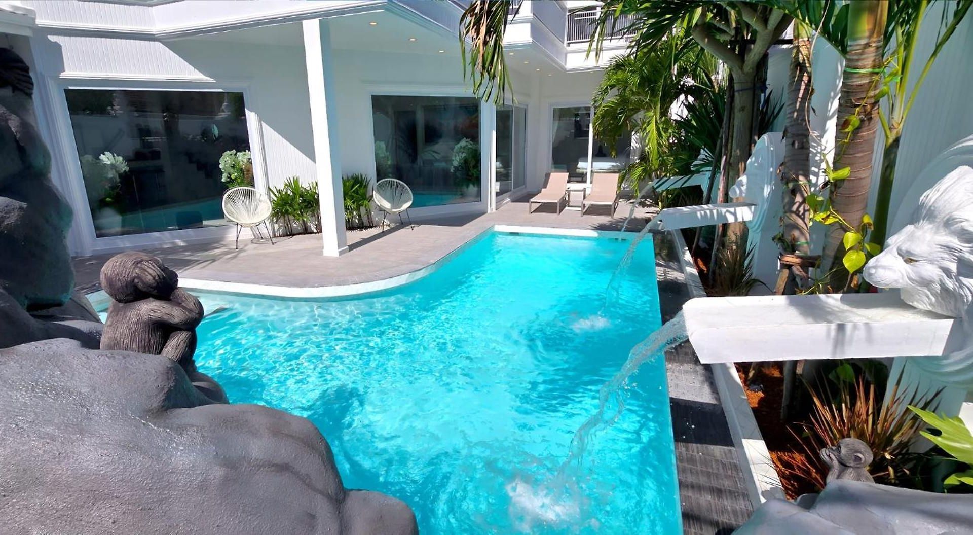 Nebuland Luxury Pool Walking Street *