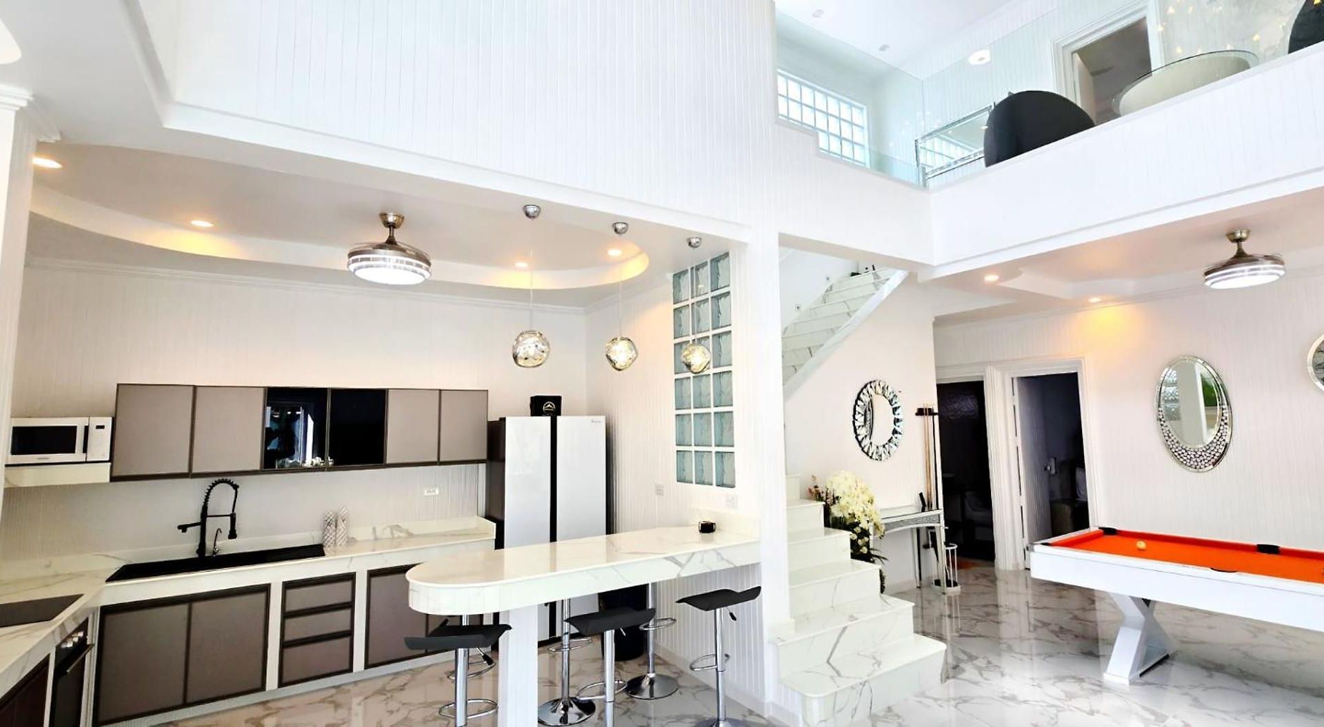 Nebuland Luxury Pool Walking Street Pattaya