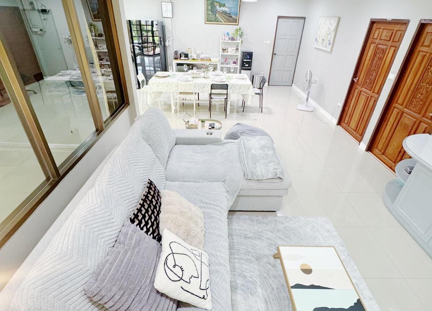 Sun And Moon House * Pattaya