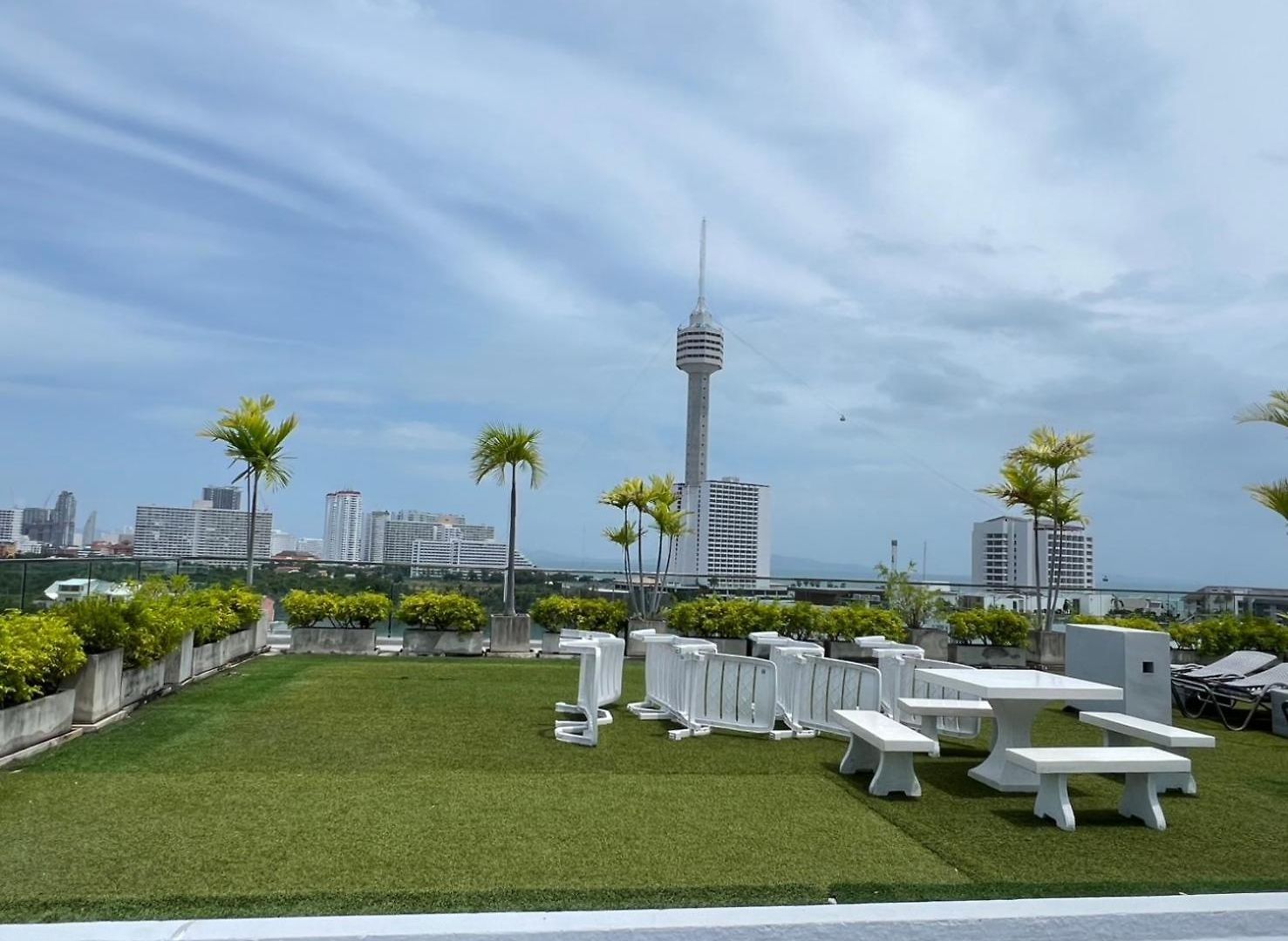 อพาร์ทเม้น Park Royal 3, Pratamnak Soi 6,