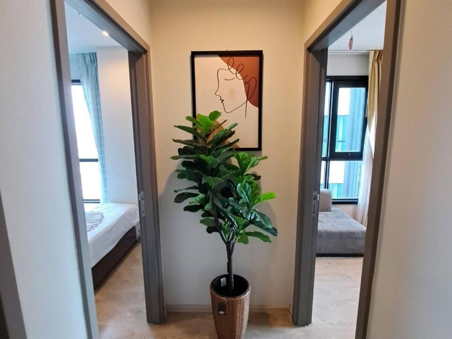 Sea View 2 Bed Rare Find Great Location