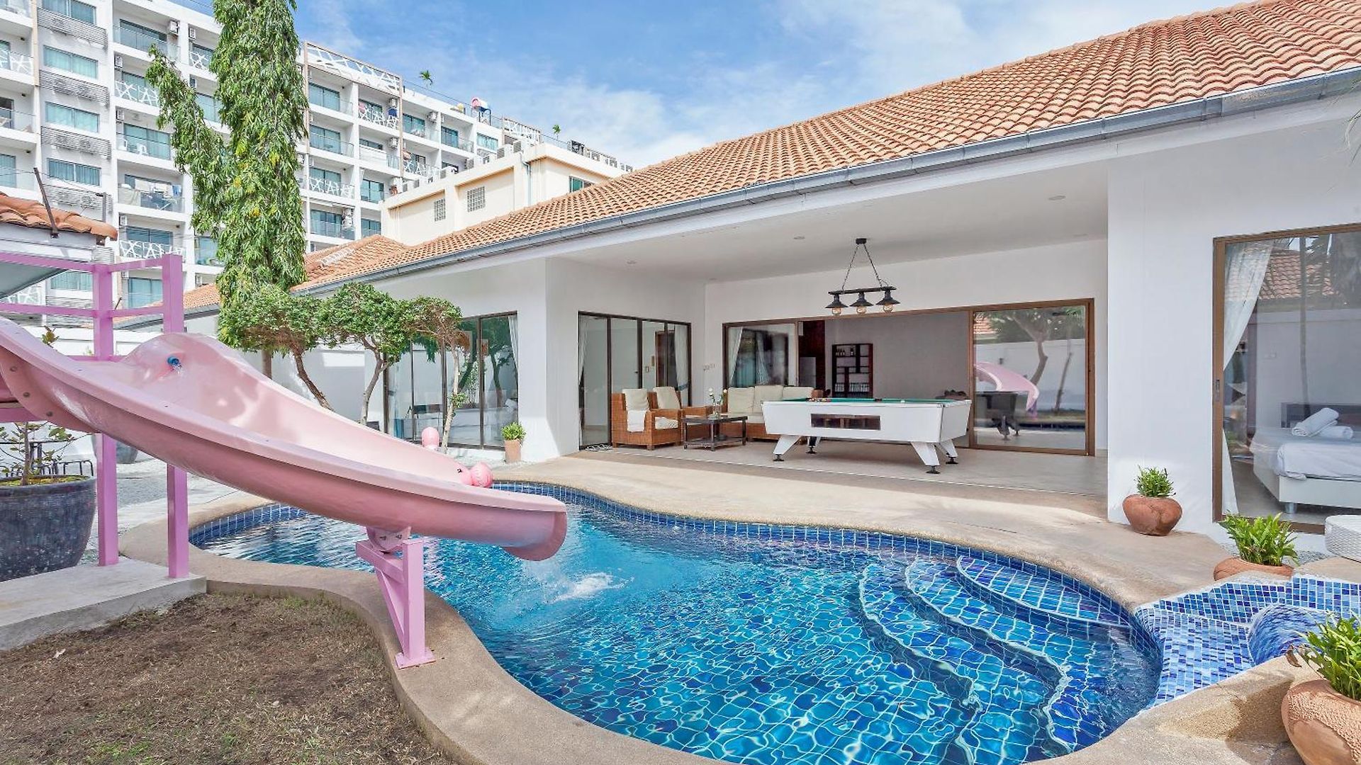 Margarita Pool * Pattaya