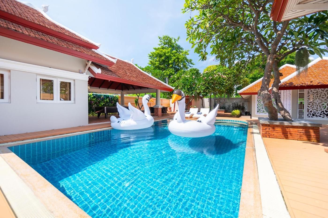 Naka At Pratumnak Villa *