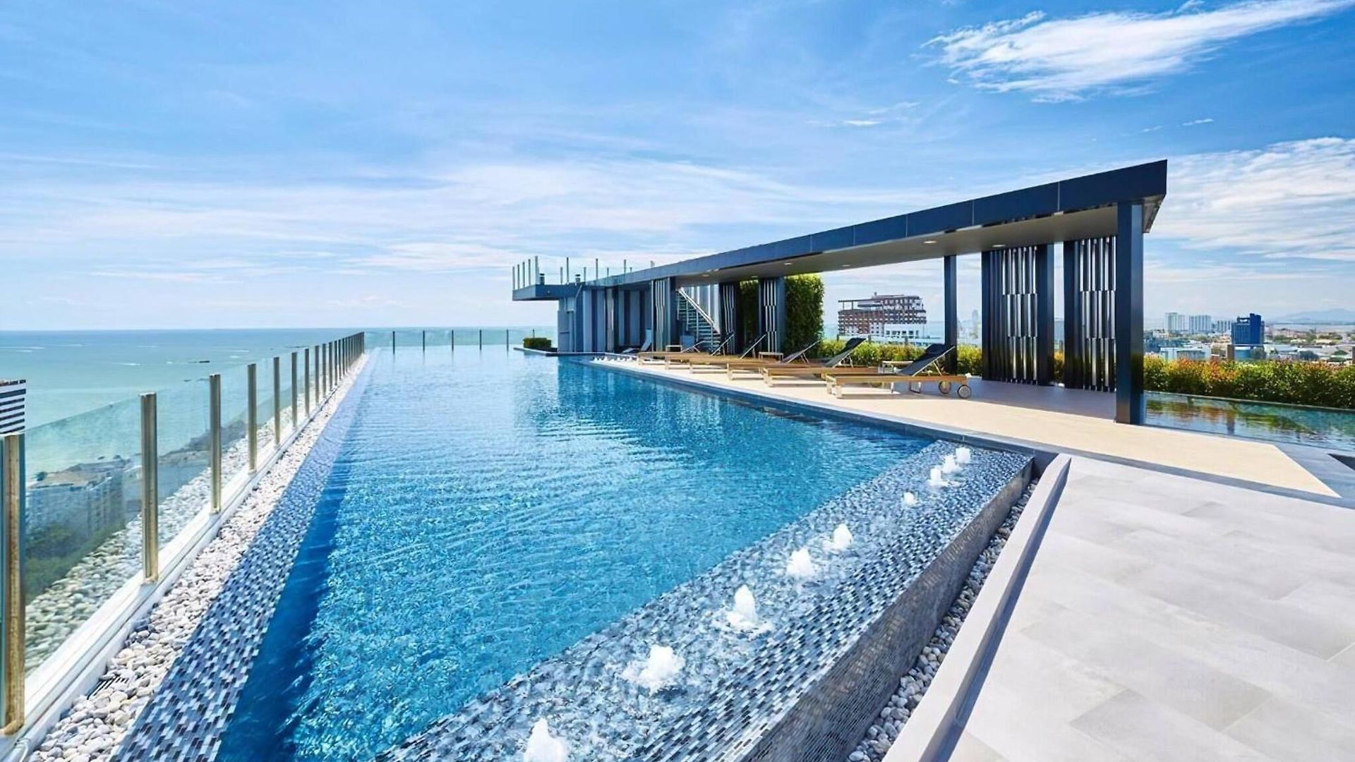 Pattayas Location, Walk To The * Pattaya
