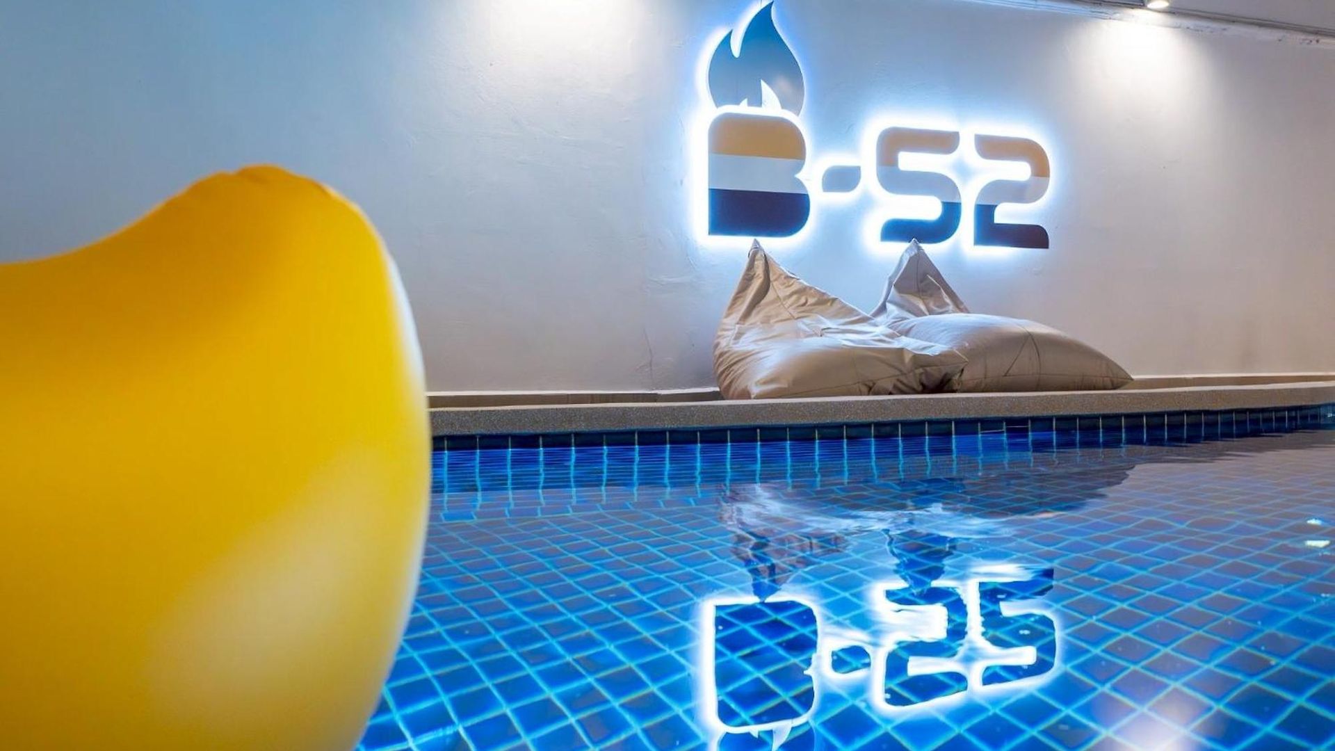 B52 Pool Villa *