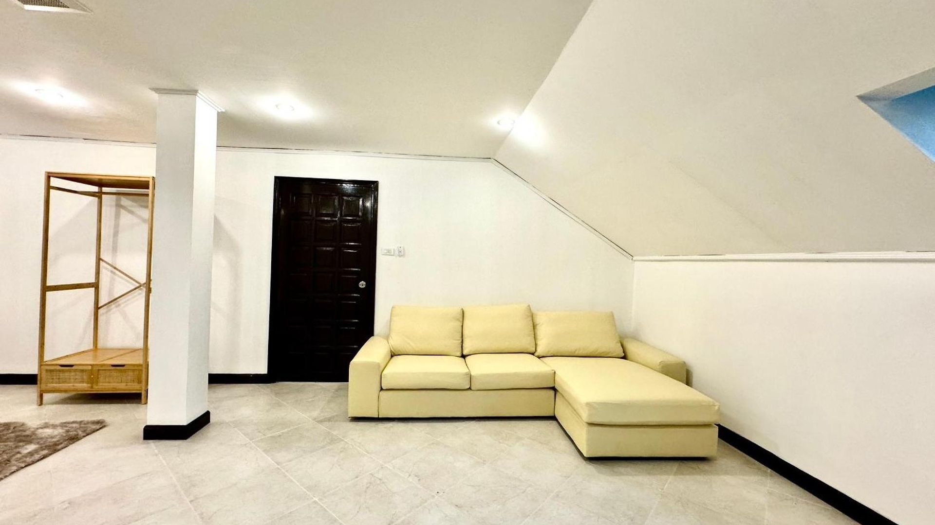 B52 Pool Villa
