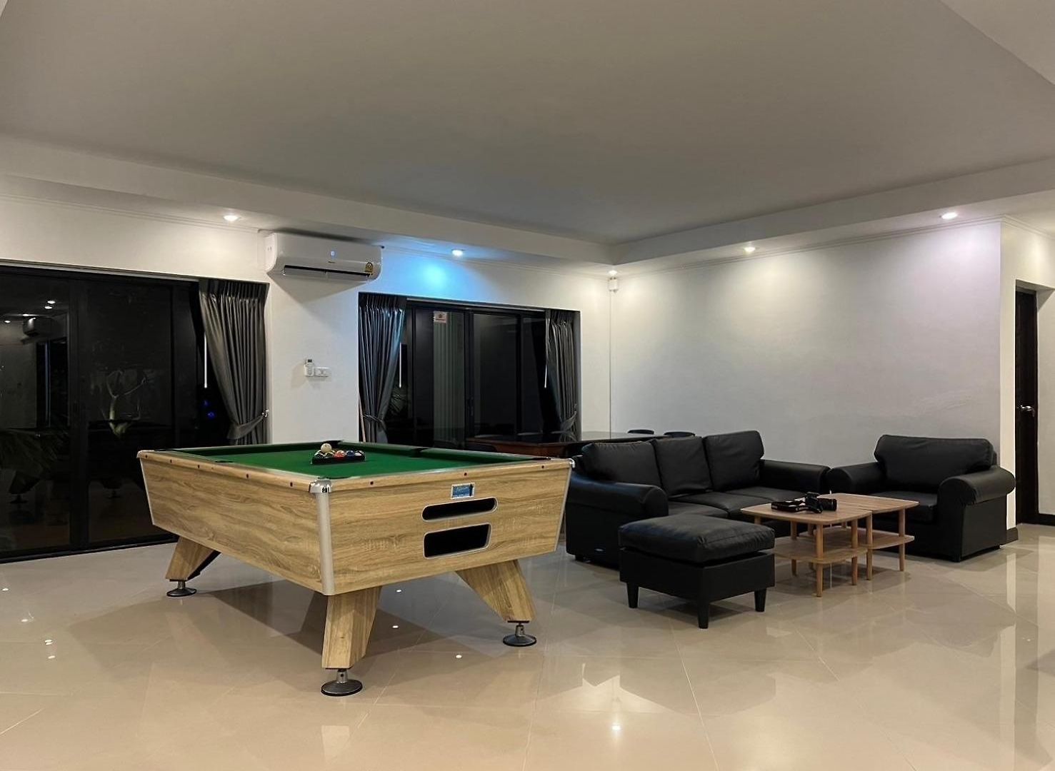 B52 Pool Villa