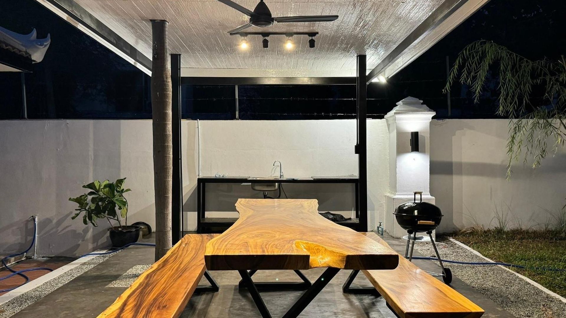 B52 Pool Villa