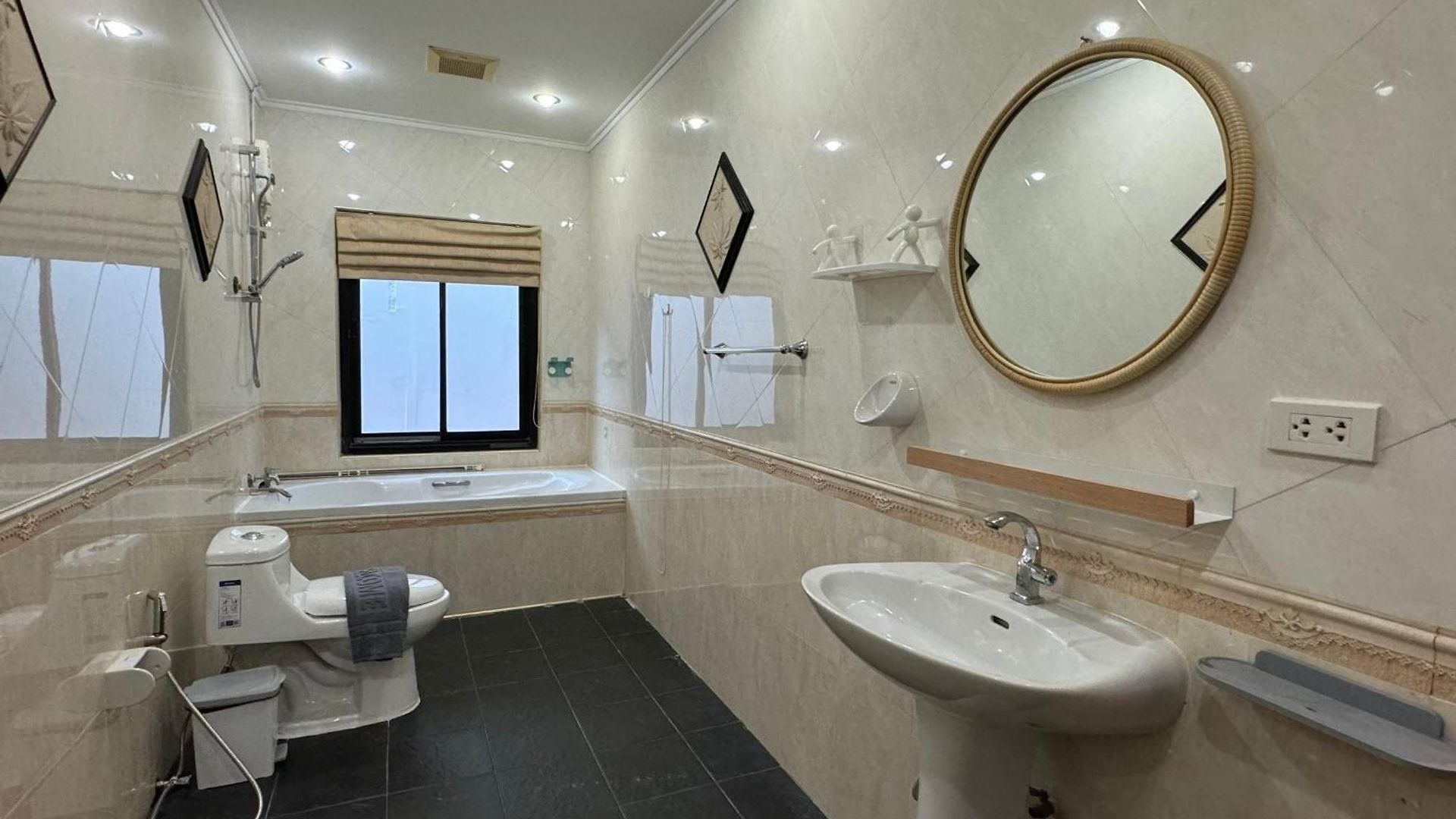 B52 Pool Villa Pattaya