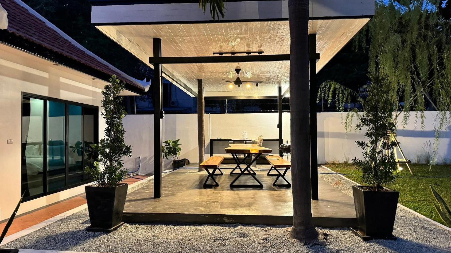 B52 Pool Villa *