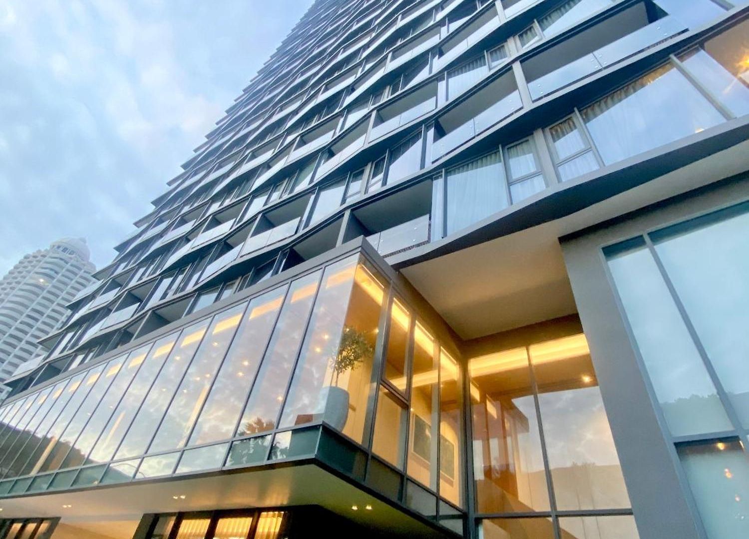 Arom Wongamat 4*