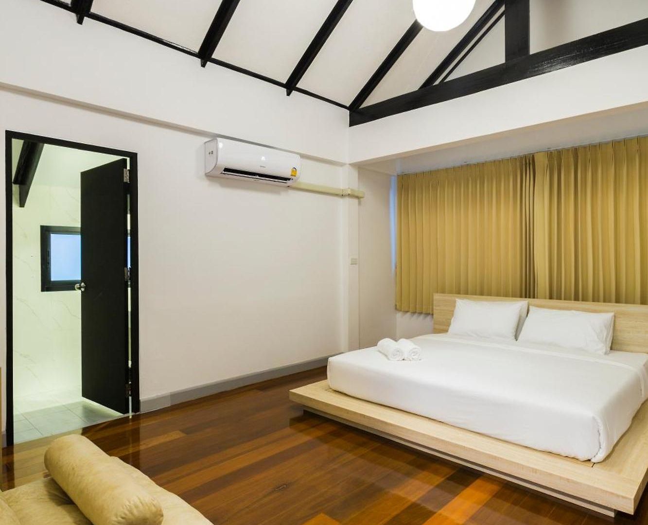 Saga Pool House วิลล่า *