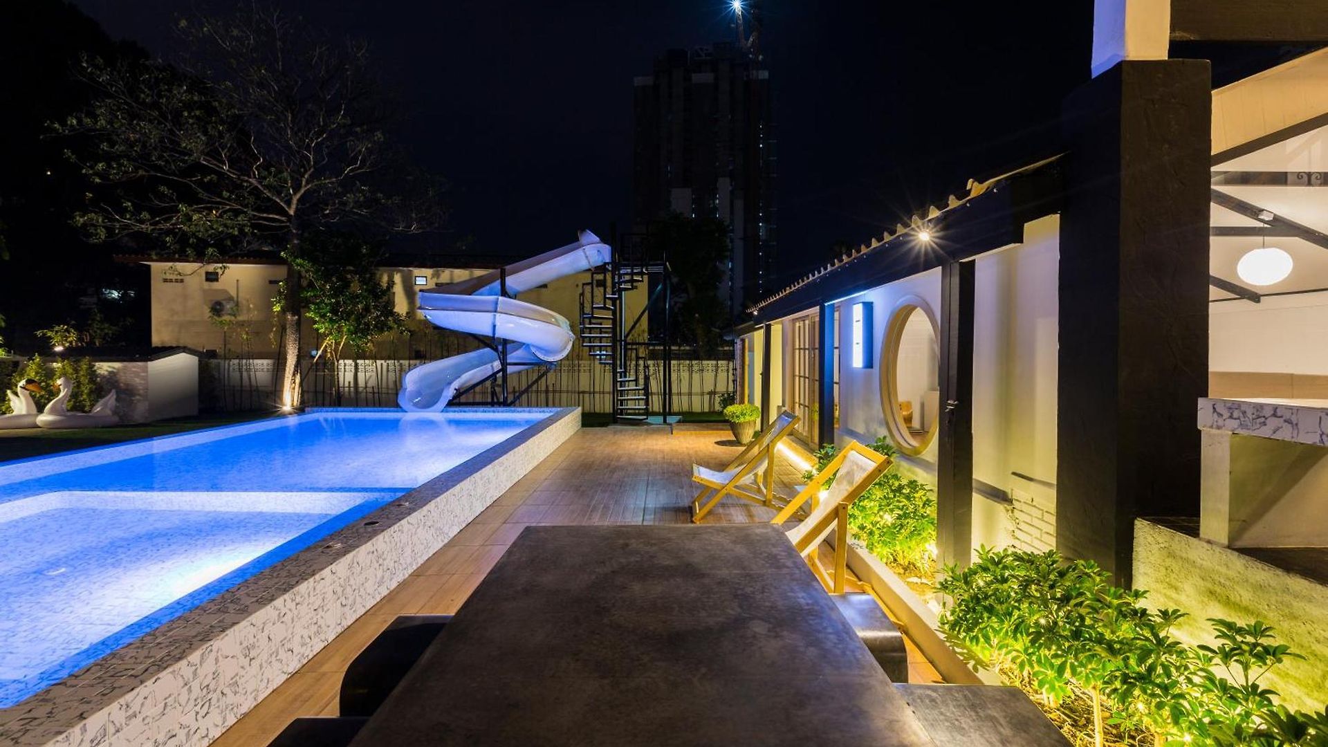Saga Pool House *