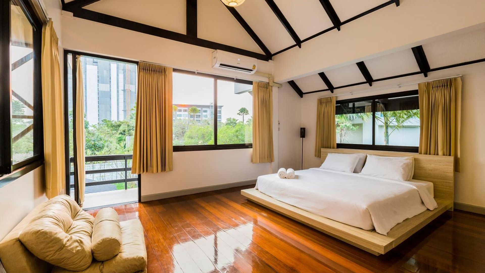 Saga Pool House วิลล่า