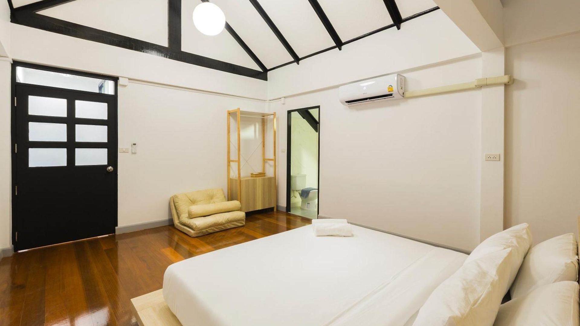 Saga Pool House *