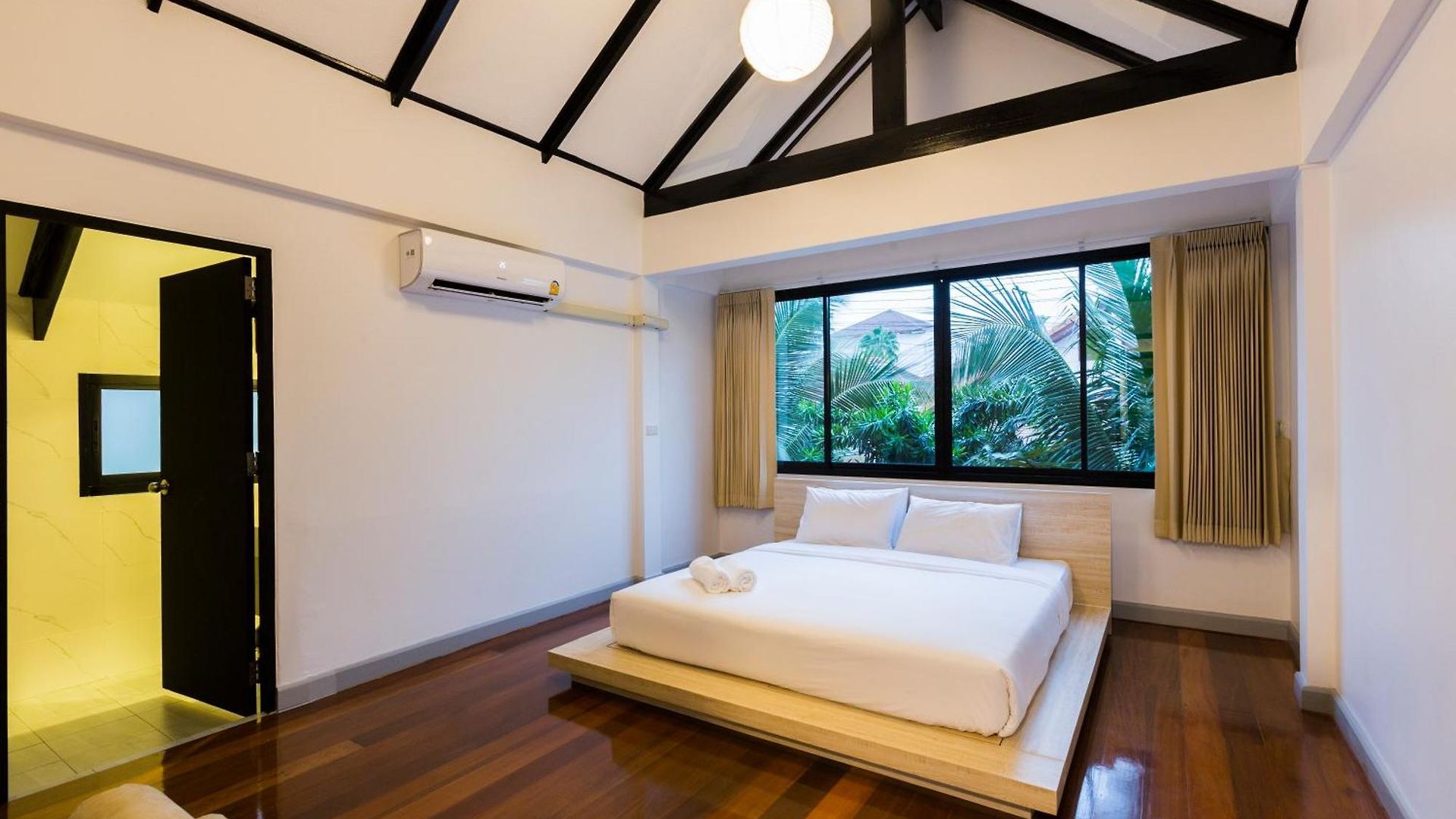 Saga Pool House Pattaya