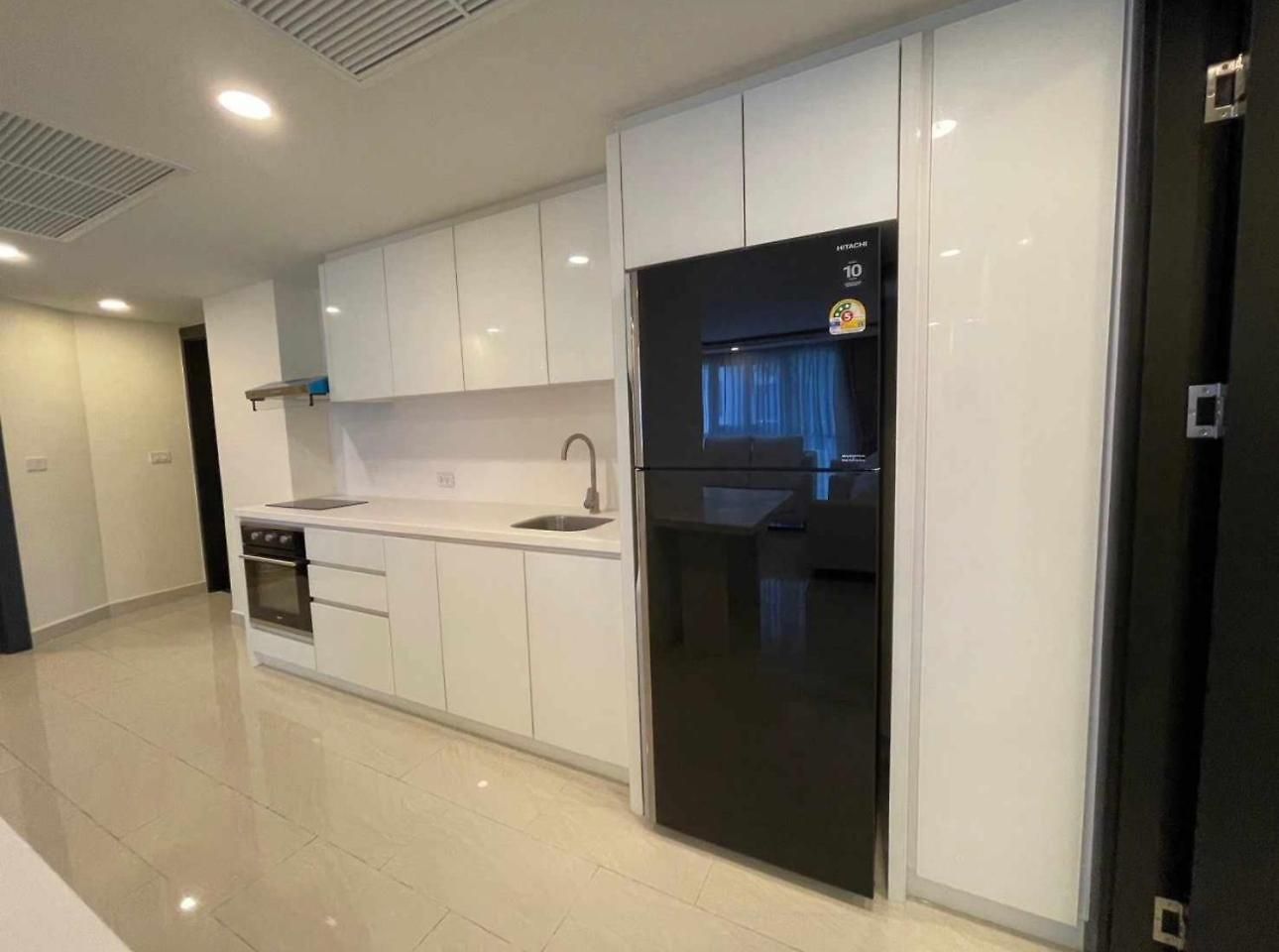 New! Huge - Jacuzzi & Pool Access - Grand Avenue อพาร์ทเม้น Pattaya