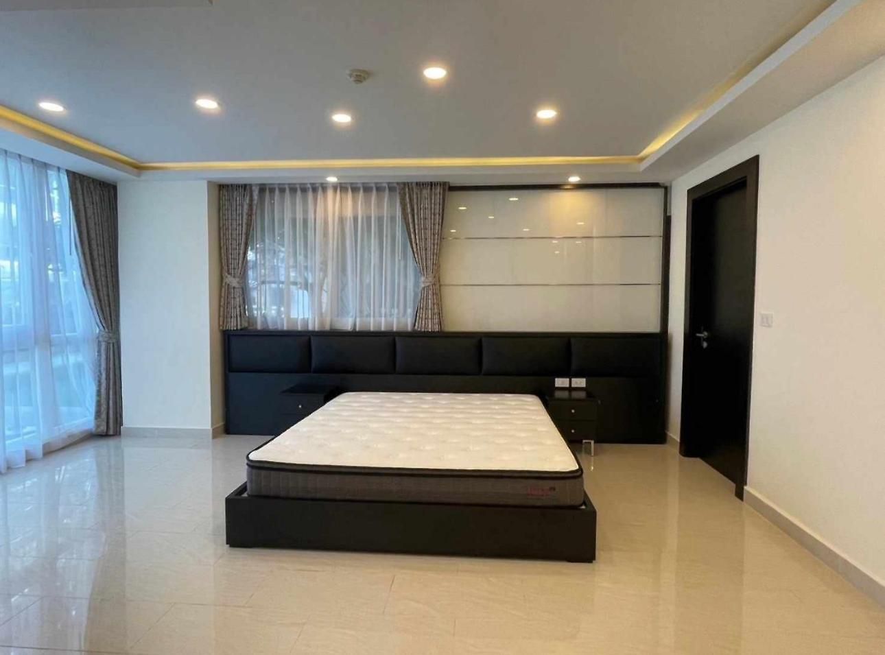 New! Huge - Jacuzzi & Pool Access - Grand Avenue * Pattaya
