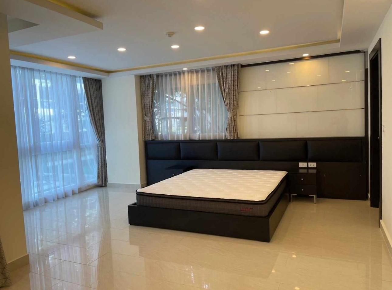New! Huge - Jacuzzi & Pool Access - Grand Avenue