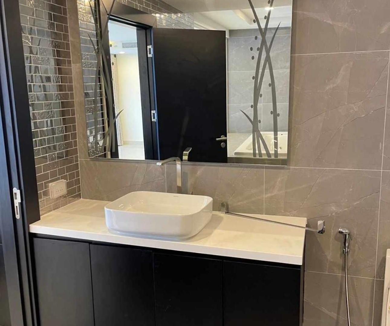 New! Huge - Jacuzzi & Pool Access - Grand Avenue * Pattaya