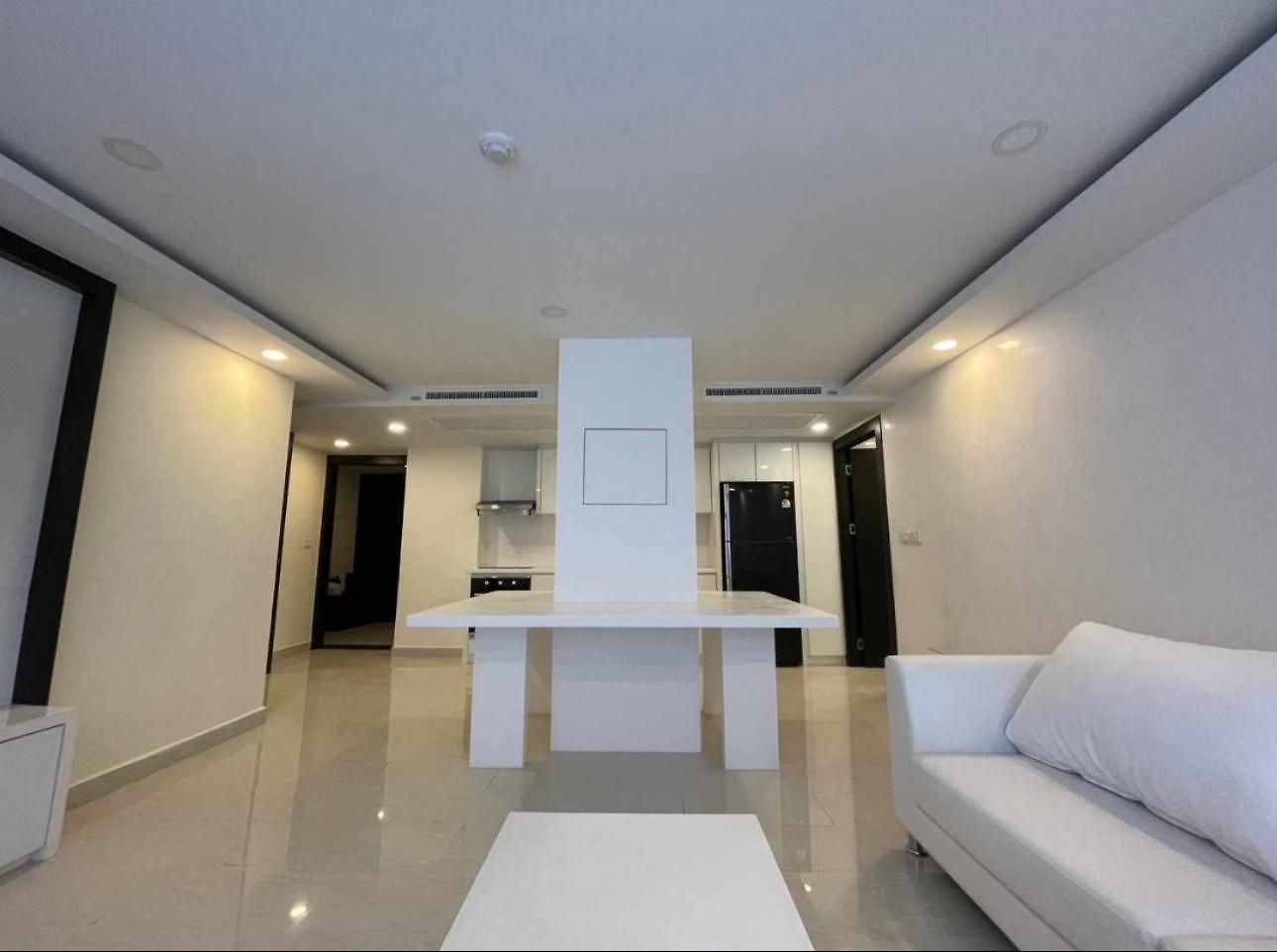 New! Huge - Jacuzzi & Pool Access - Grand Avenue อพาร์ทเม้น Pattaya