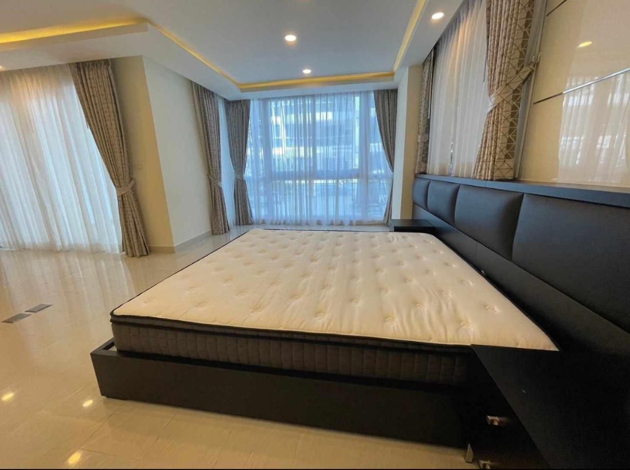 อพาร์ทเม้น New! Huge - Jacuzzi & Pool Access - Grand Avenue