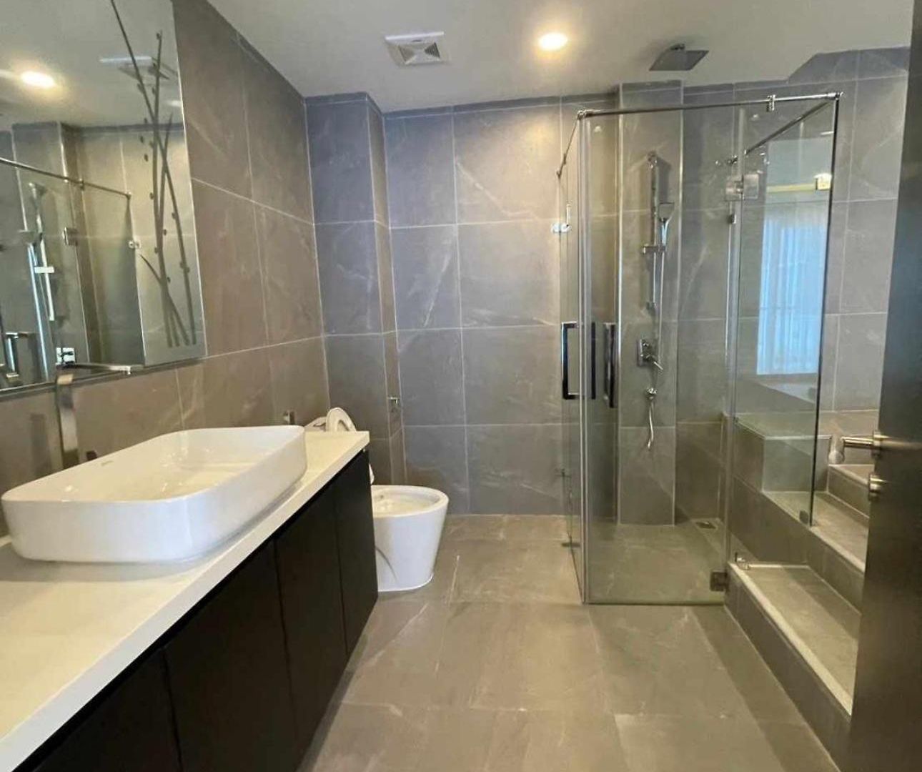 อพาร์ทเม้น New! Huge - Jacuzzi & Pool Access - Grand Avenue *