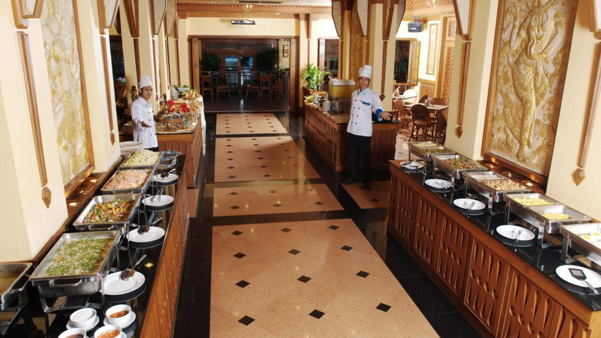 โกลเด้นบีชโฮเทล พัทยา 4* Pattaya