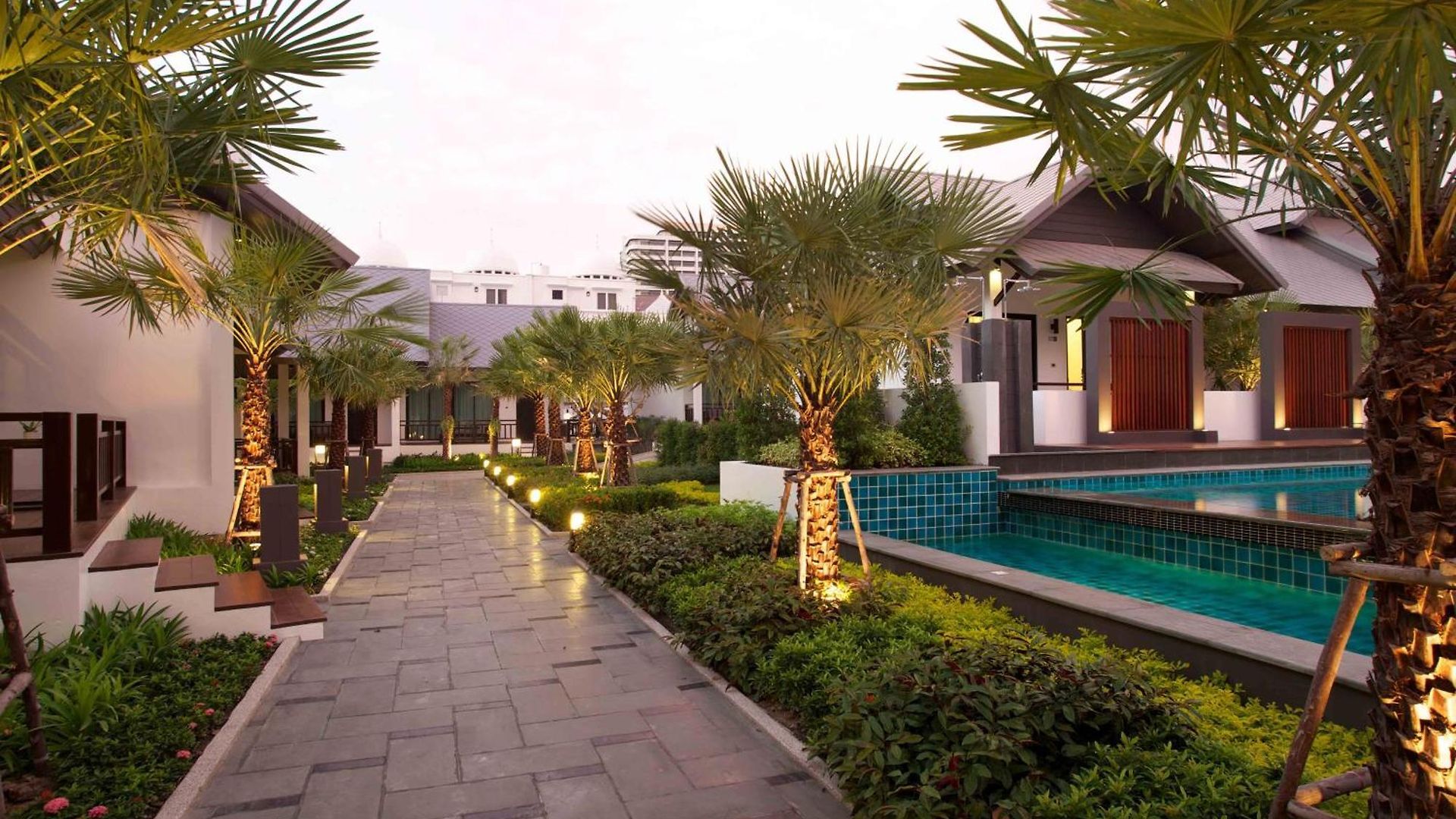 Long Garden & Pavilions