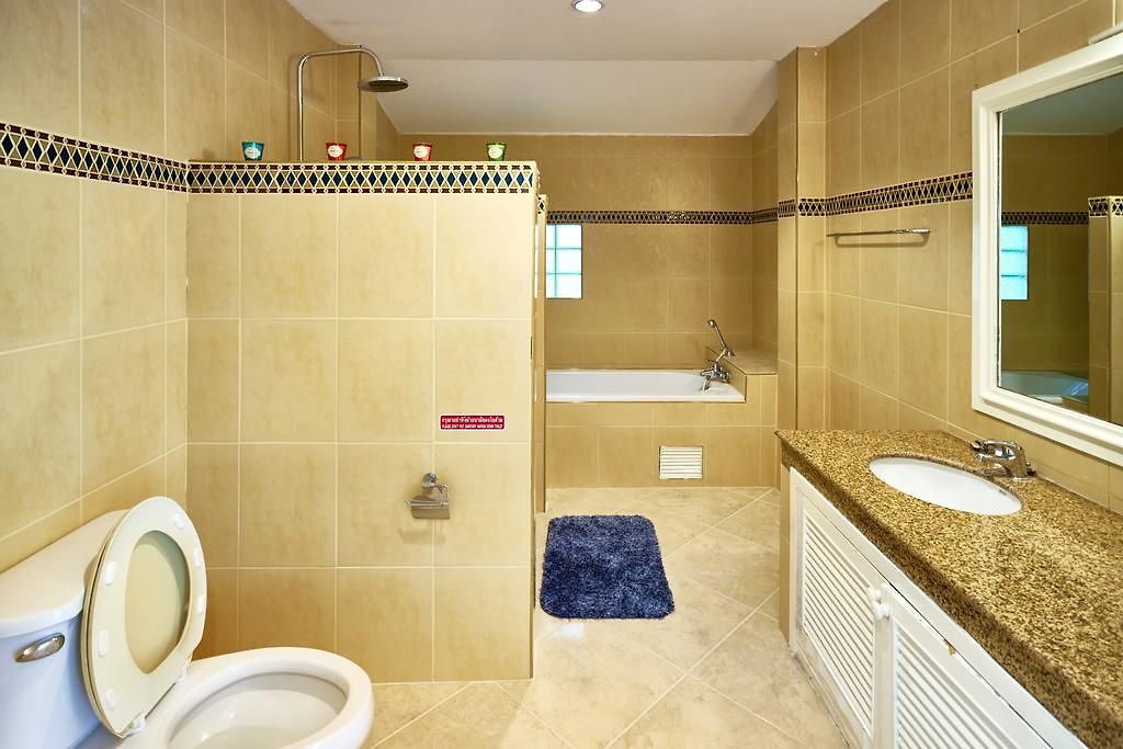 Pool 5bedroom Cosy Big Area Close To The *