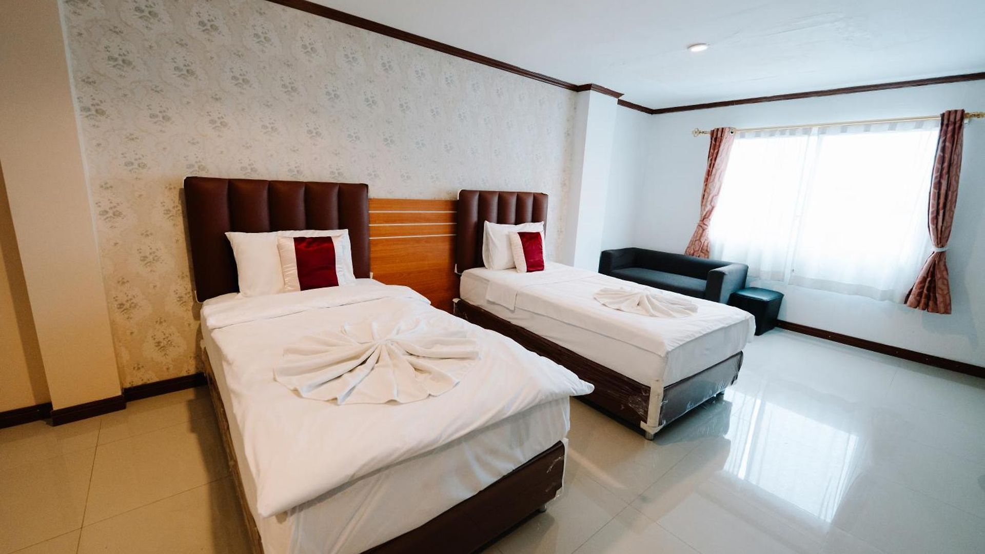 โรงแรม Regenta Residency
