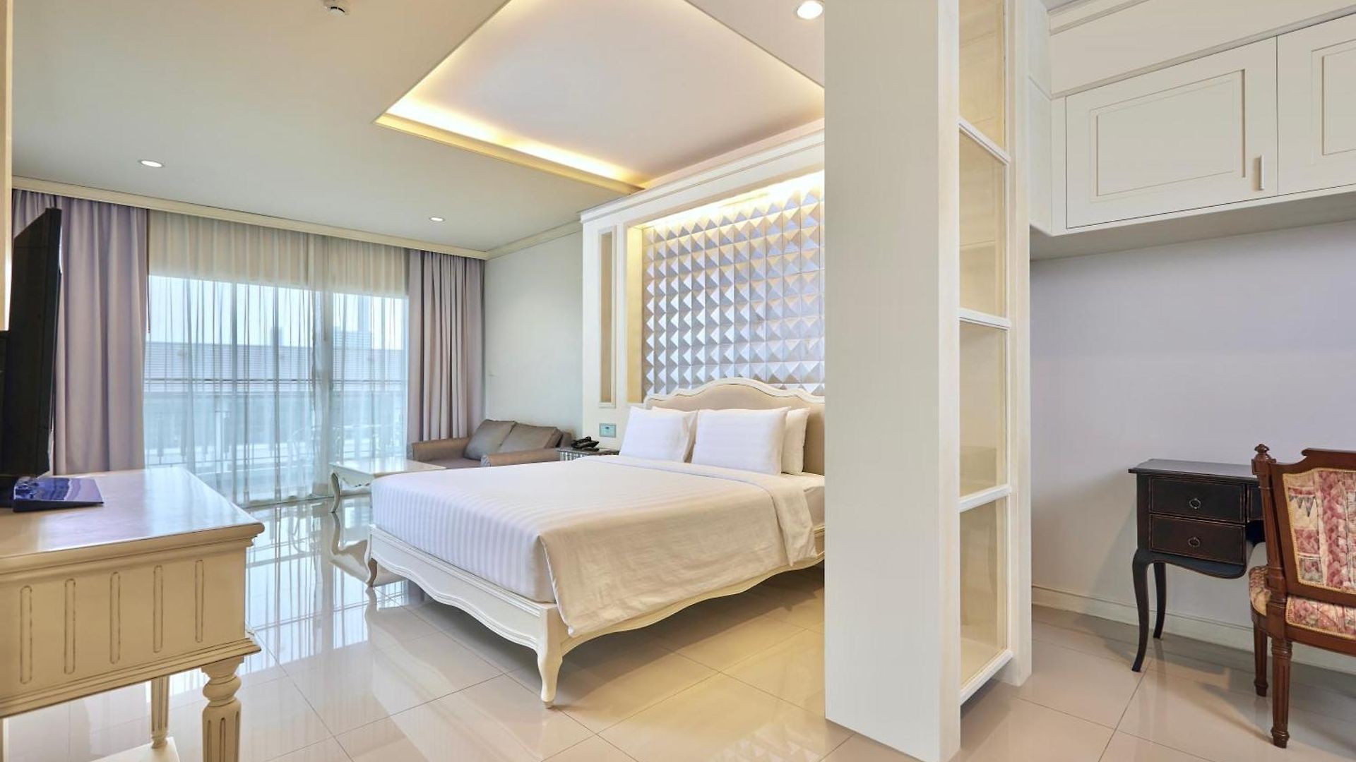 โรงแรม Welcome World Beachfront 4*