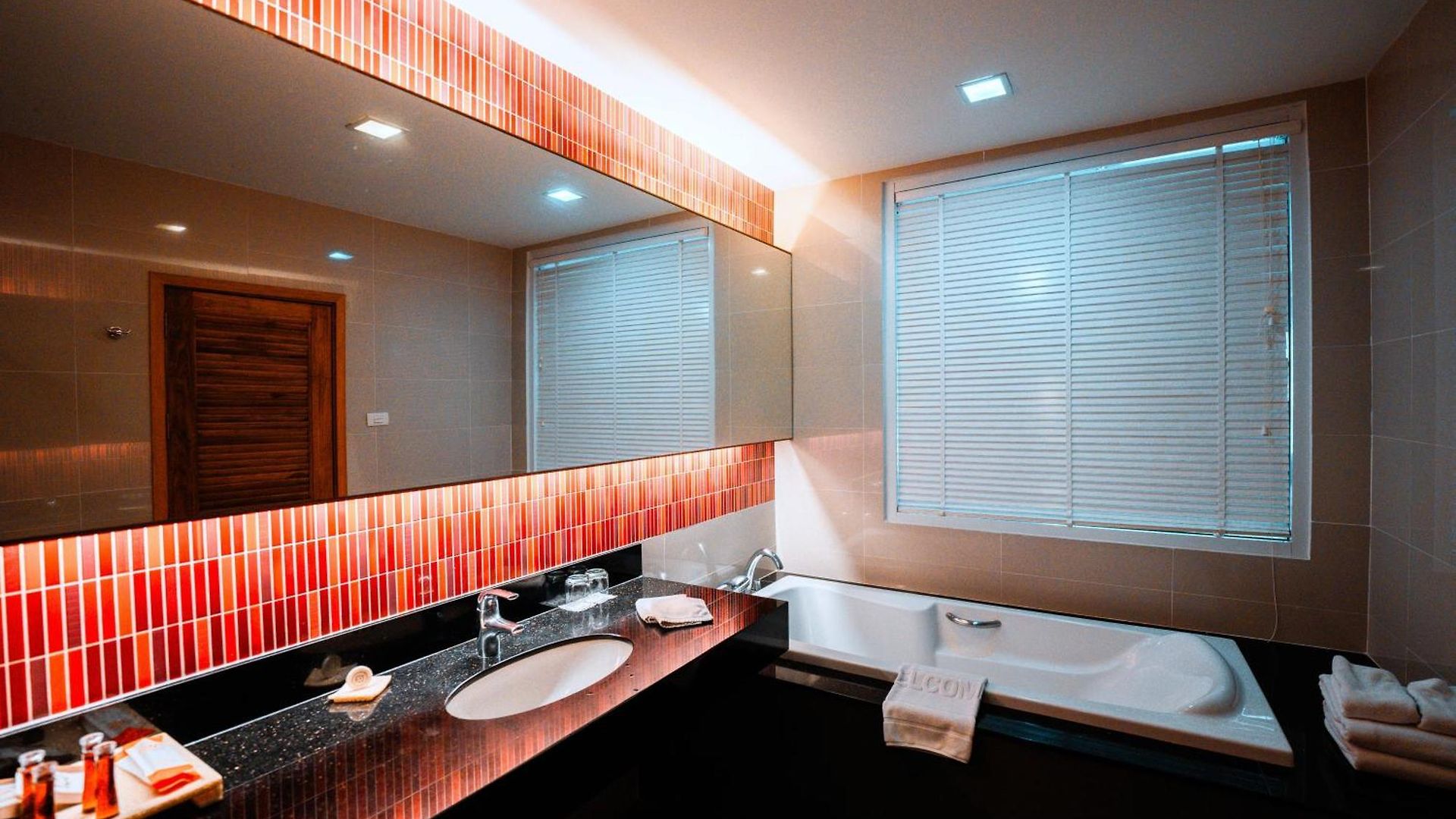 Welcome World Beachfront โรงแรม