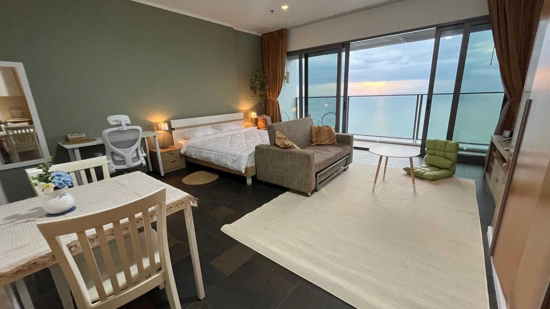 อพาร์ทเม้น Zen Sky Pattaya-38th Floor, Panoramic Sea View&private *