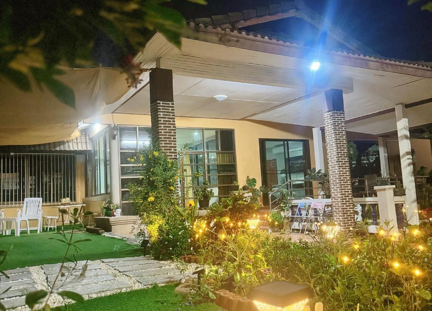 Sun And Moon House วิลล่า *