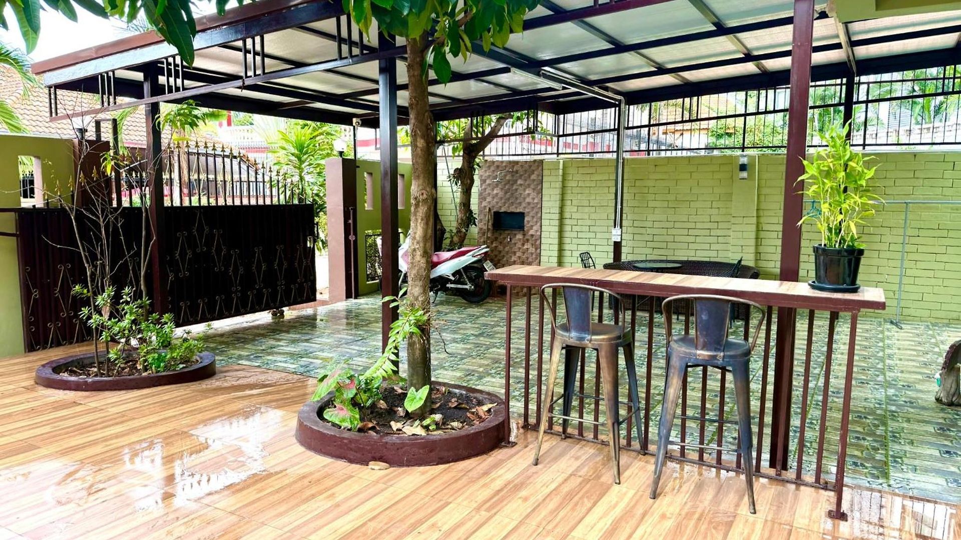 Warisa Happy Pool Near *