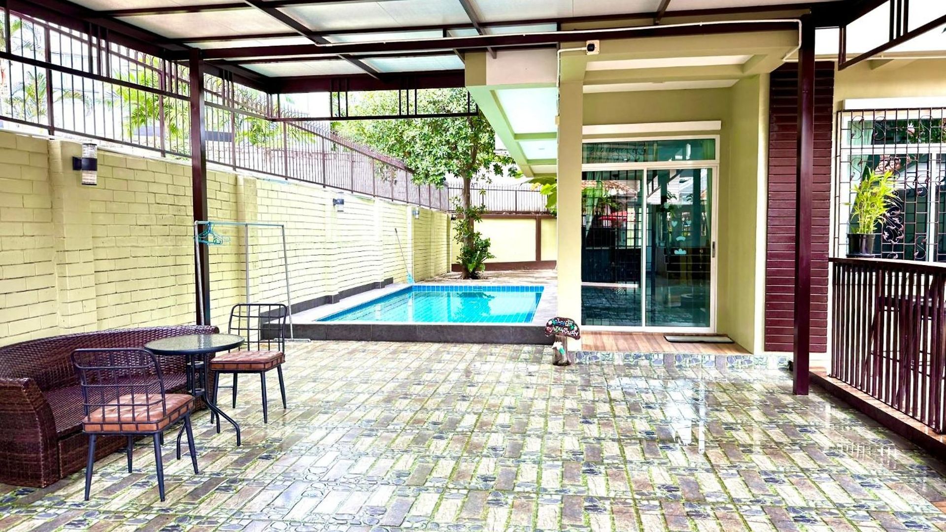 Warisa Happy Pool Near วิลล่า Pattaya