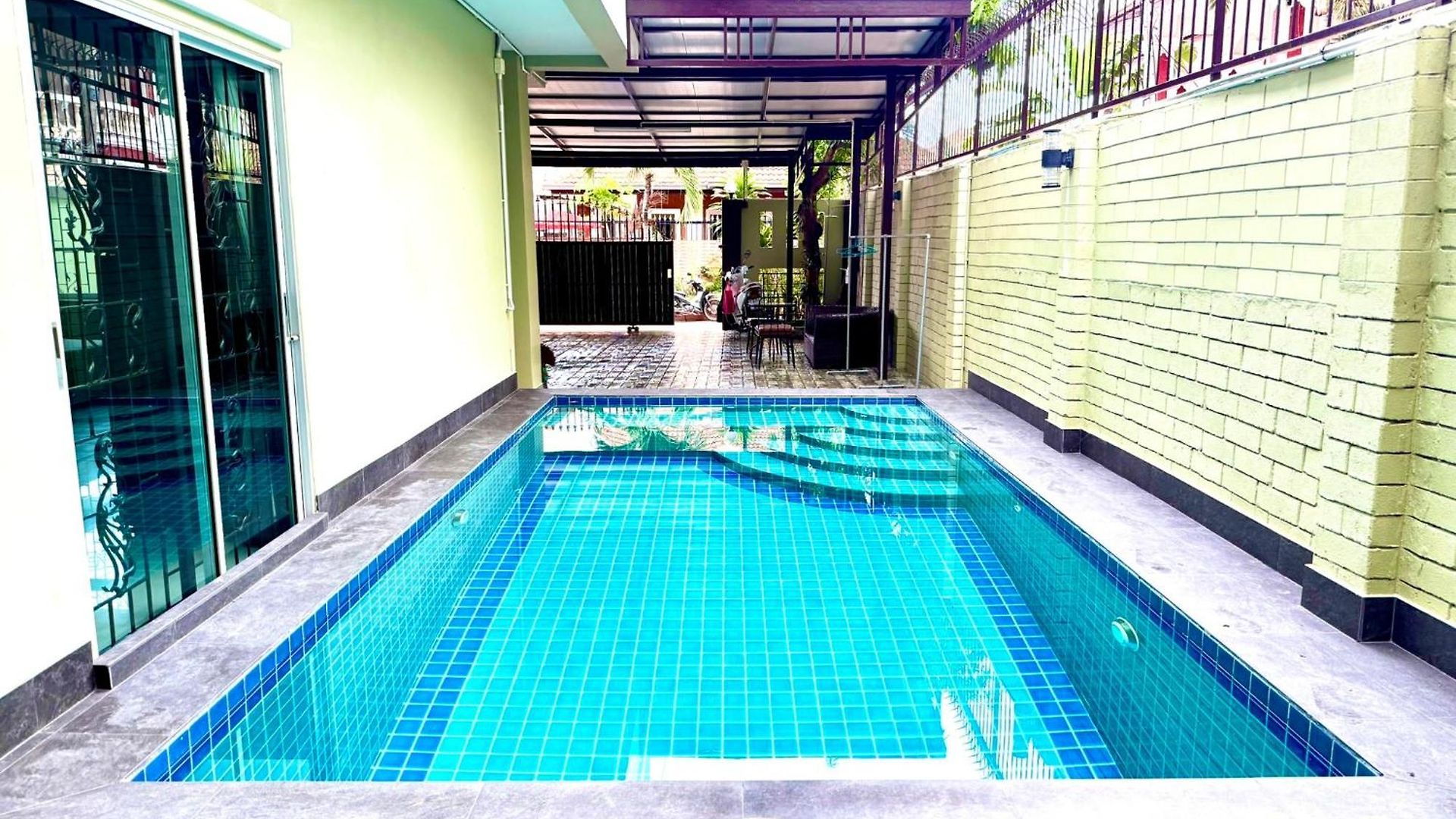 วิลล่า Warisa Happy Pool Near Pattaya