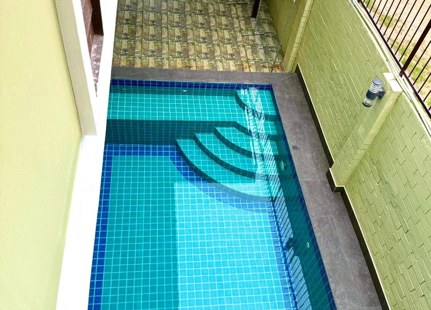 Warisa Happy Pool Near Pattaya