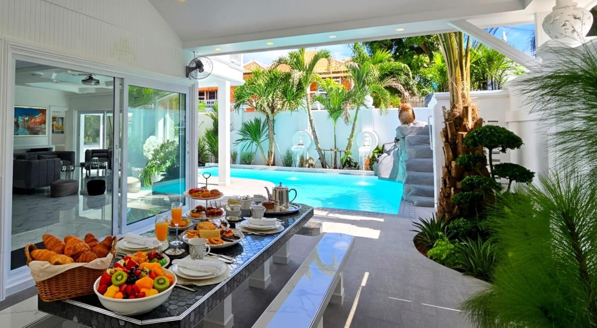 Nebuland Luxury Pool Walking Street * Pattaya